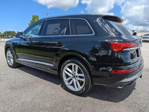2025 Audi Q7 55 Premium Plus