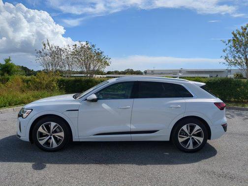 2024 Audi Q8 e-tron Premium Plus