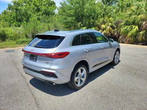 Florett Silver Metallic 2025 Audi Q5 Premium Plus TFSI quattro S tronic