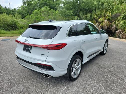 Glacier White 2025 Audi Q5 Premium Plus TFSI quattro S tronic