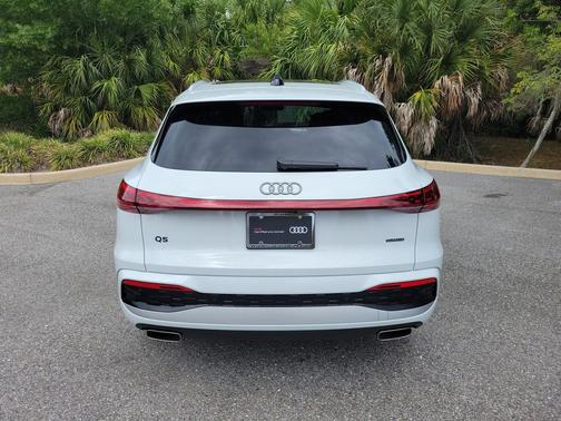 Glacier White 2025 Audi Q5 Premium Plus TFSI quattro S tronic