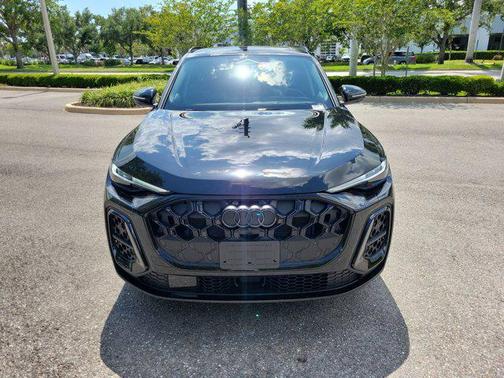 Mythos Black Metallic 2026 Audi Q5 Premium Plus TFSI quattro S tronic