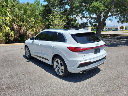 Glacier White Metallic 2025 Audi Q5 Prestige TFSI quattro S tronic