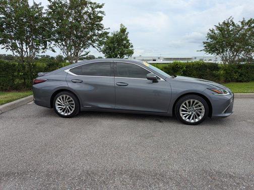 2019 Lexus ES 300h Ultra Luxury
