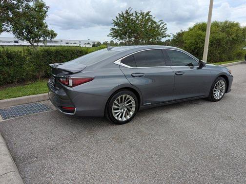 2019 Lexus ES 300h Ultra Luxury