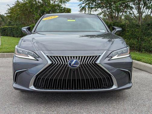 2019 Lexus ES 300h Ultra Luxury