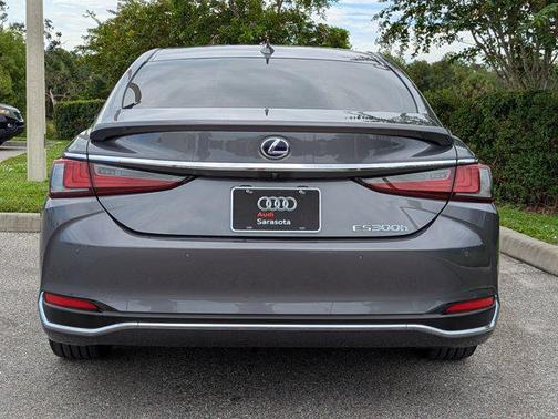 2019 Lexus ES 300h Ultra Luxury