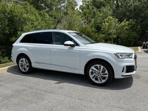 2022 Audi Q7 55 Premium Plus