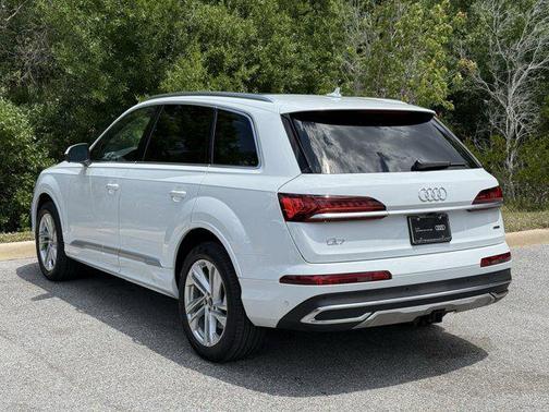 2022 Audi Q7 55 Premium Plus