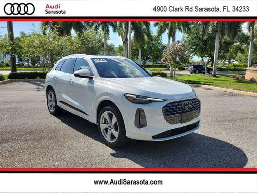 Glacier White Metallic 2025 Audi Q5 Premium Plus TFSI quattro S tronic
