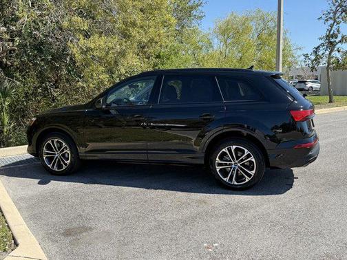 2025 Audi Q7 45 Premium Plus