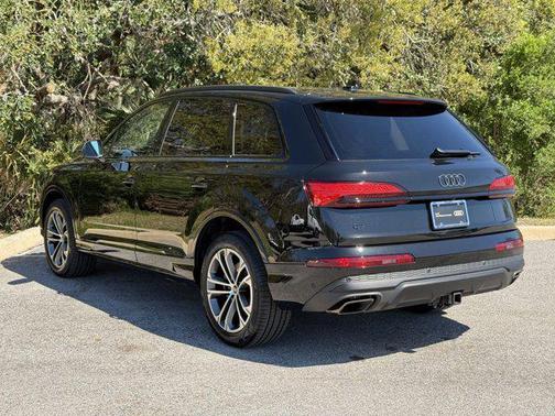 2025 Audi Q7 45 Premium Plus