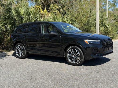 2025 Audi Q7 45 Premium Plus