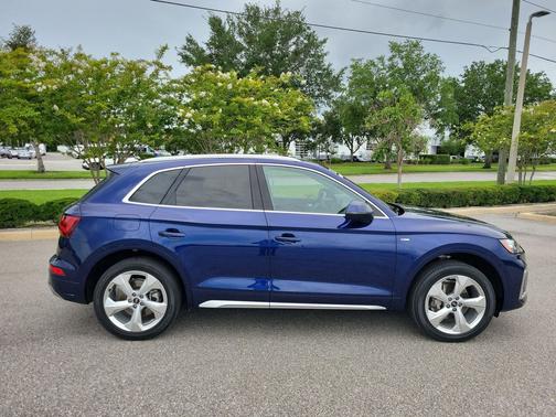 Navarra Blue Metallic 2023 Audi Q5 45 S line Premium Plus