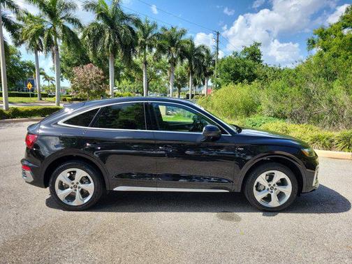 Mythos Black Metallic 2025 Audi Q5 45 S line Premium Plus