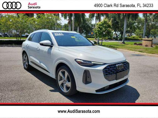 Glacier White Metallic 2025 Audi Q5 Prestige TFSI quattro S tronic