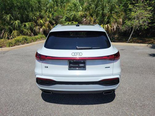 Glacier White Metallic 2025 Audi Q5 Prestige TFSI quattro S tronic