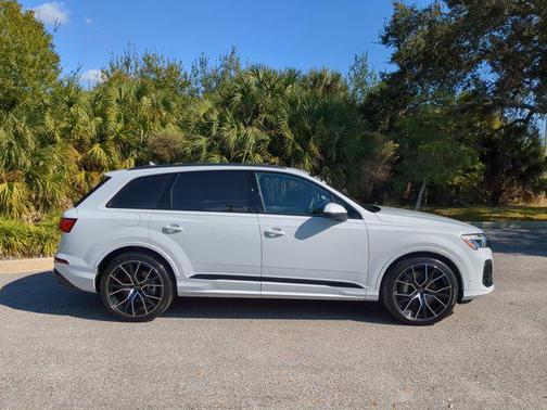 2025 Audi Q7 55 Premium Plus