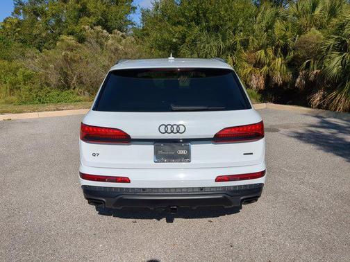 2025 Audi Q7 55 Premium Plus