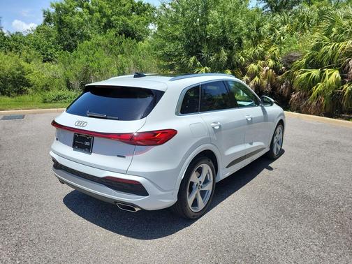 Glacier White 2025 Audi Q5 Prestige TFSI quattro S tronic