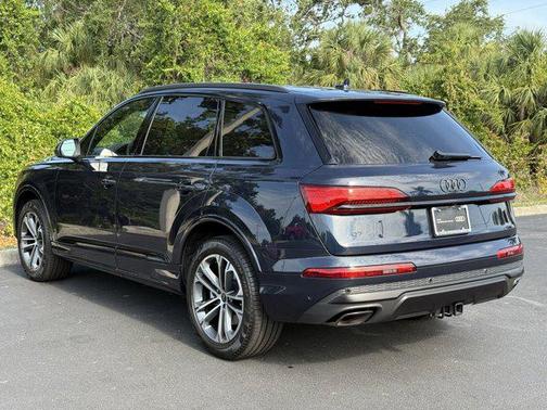 2025 Audi Q7 45 Premium Plus