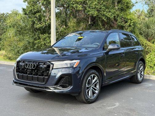 2025 Audi Q7 45 Premium Plus