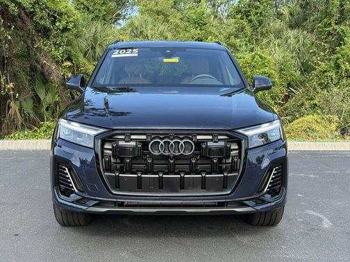 2025 Audi Q7 45 Premium Plus