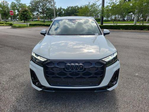 Glacier White Metallic 2026 Audi Q7 55 Prestige