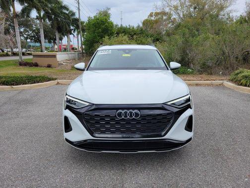 2024 Audi Q8 e-tron Prestige