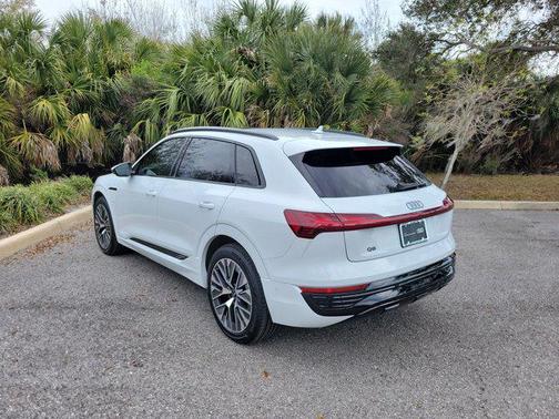 2024 Audi Q8 e-tron Prestige