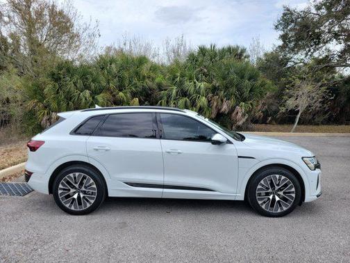 2024 Audi Q8 e-tron Prestige