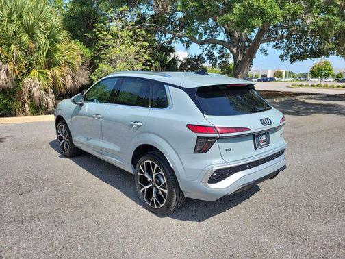 Arrow Gray Pearl Effect 2026 Audi Q3 TFSI quattro S tronic