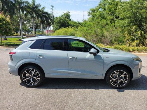 Arrow Gray Pearl Effect 2026 Audi Q3 TFSI quattro S tronic