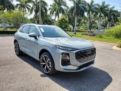 Arrow Gray Pearl Effect 2026 Audi Q3 TFSI quattro S tronic