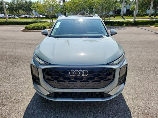 Arrow Gray Pearl Effect 2026 Audi Q3 TFSI quattro S tronic