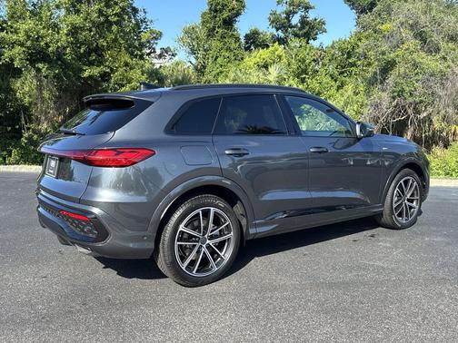 Daytona Gray Metallic 2026 Audi Q5 Prestige TFSI quattro S tronic