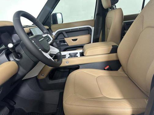 2025 Land Rover Defender 110 P300