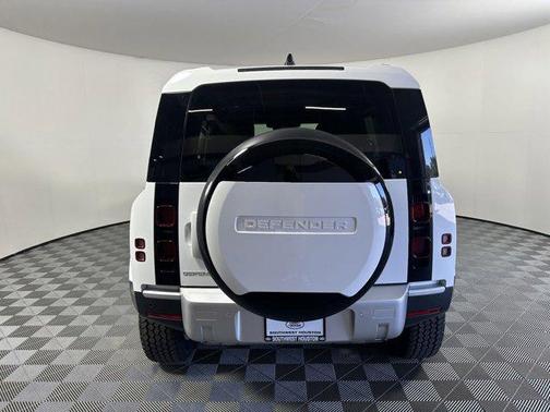 2025 Land Rover Defender 110 P300