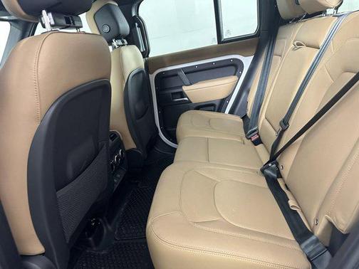 2025 Land Rover Defender 110 P300
