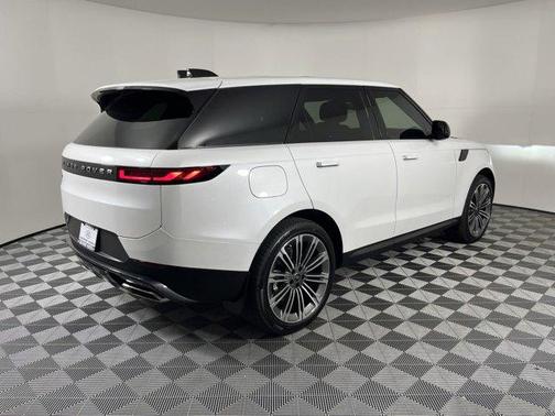 2025 Land Rover Range Rover Sport SE