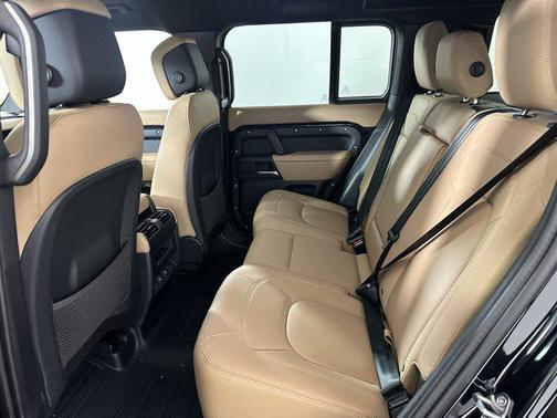 2025 Land Rover Defender 110 P400 X-Dynamic SE