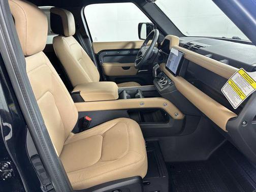 2025 Land Rover Defender 110 P400 X-Dynamic SE