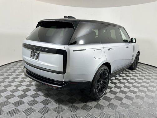 2025 Land Rover Range Rover P530 SE 7 Seat