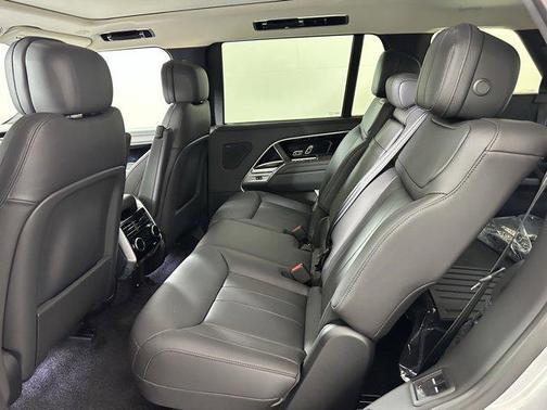 2025 Land Rover Range Rover P530 SE 7 Seat