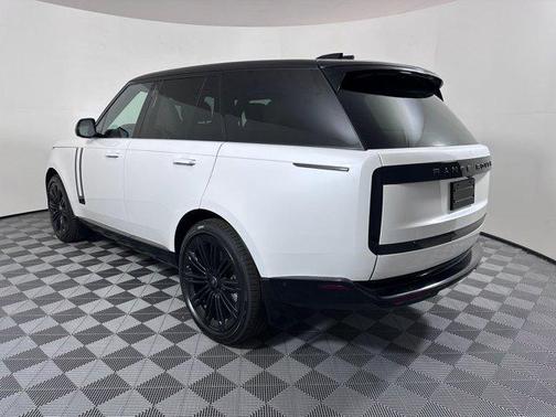 2025 Land Rover Range Rover P530 SE
