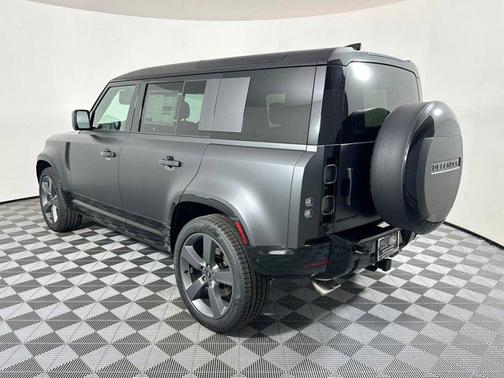 2025 Land Rover Defender 110 V8