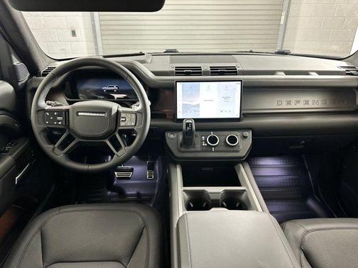 2025 Land Rover Defender 110 V8