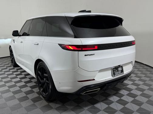 Ostuni Pearl White Premium Metallic 2025 Land Rover Range Rover Sport SE