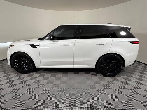 Ostuni Pearl White Premium Metallic 2025 Land Rover Range Rover Sport SE
