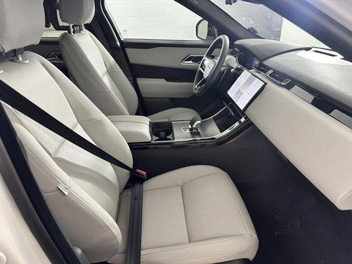 2026 Land Rover Range Rover Velar P250 SE R-Dynamic